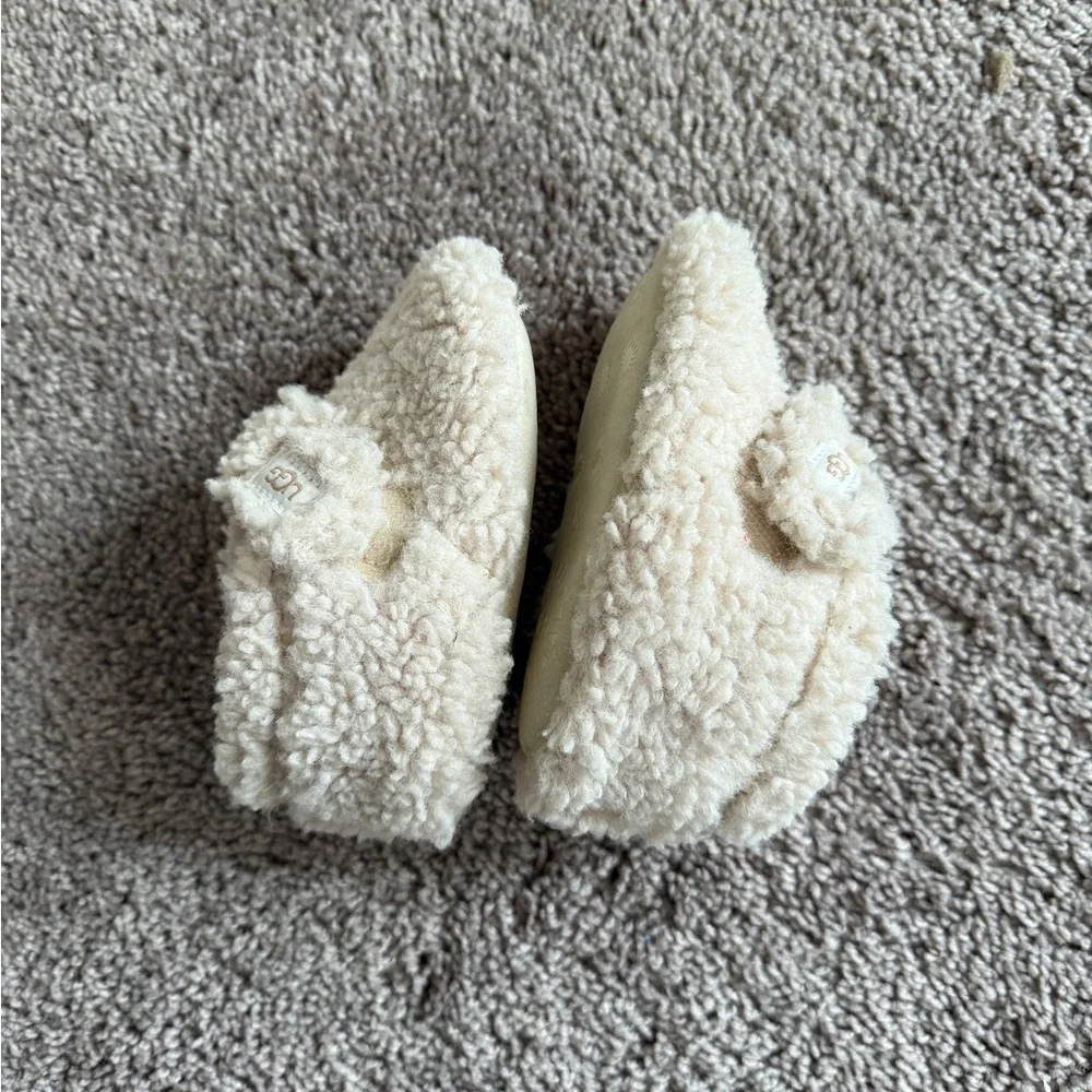 UGG Baby Bixbee Cream Sherpa faux fur Slip-Ons slippers crib shoes size 4/5